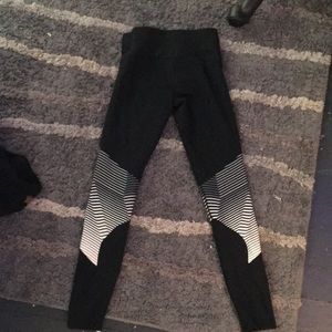Black and white under armor leggings